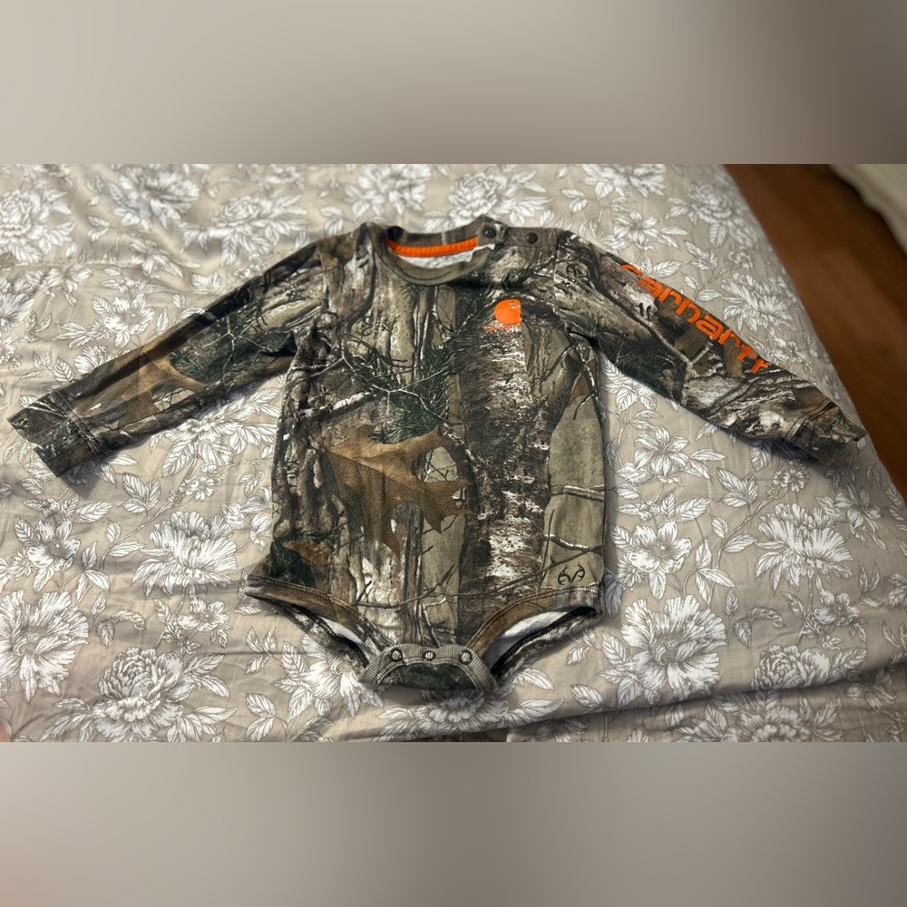 Carhartt reeltree camo print onesie size 24 months
